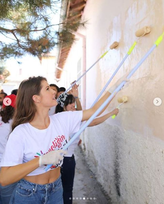 Amanda Cerny, Kapadokya’da: Güzel yıldız köy okulu boyadı! - Sayfa 4