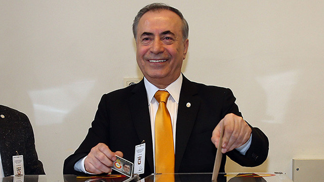 Galatasaray Başkanı Cengiz'den transfer açıklaması