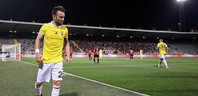 Fenerbahçe’de 3 isimle yollar ayrılıyor - Sayfa 1