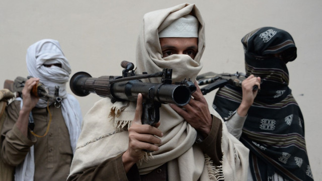 Taliban askeri üsse saldırdı... 100'den fazla ölü var