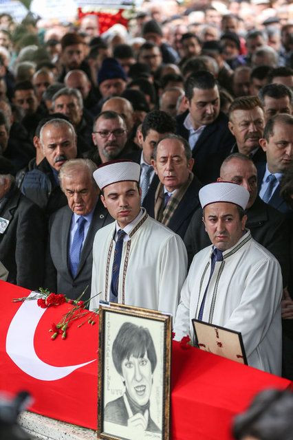 Ayşen Gruda'nın cenaze töreninden kareler - Sayfa 21