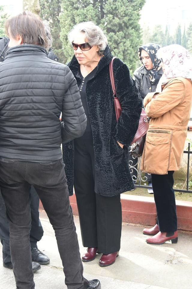 Ayşen Gruda'nın cenaze töreninden kareler - Sayfa 18