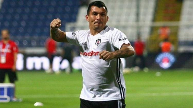 Beşiktaş Medel'in transferine onay verdi - Sayfa 1
