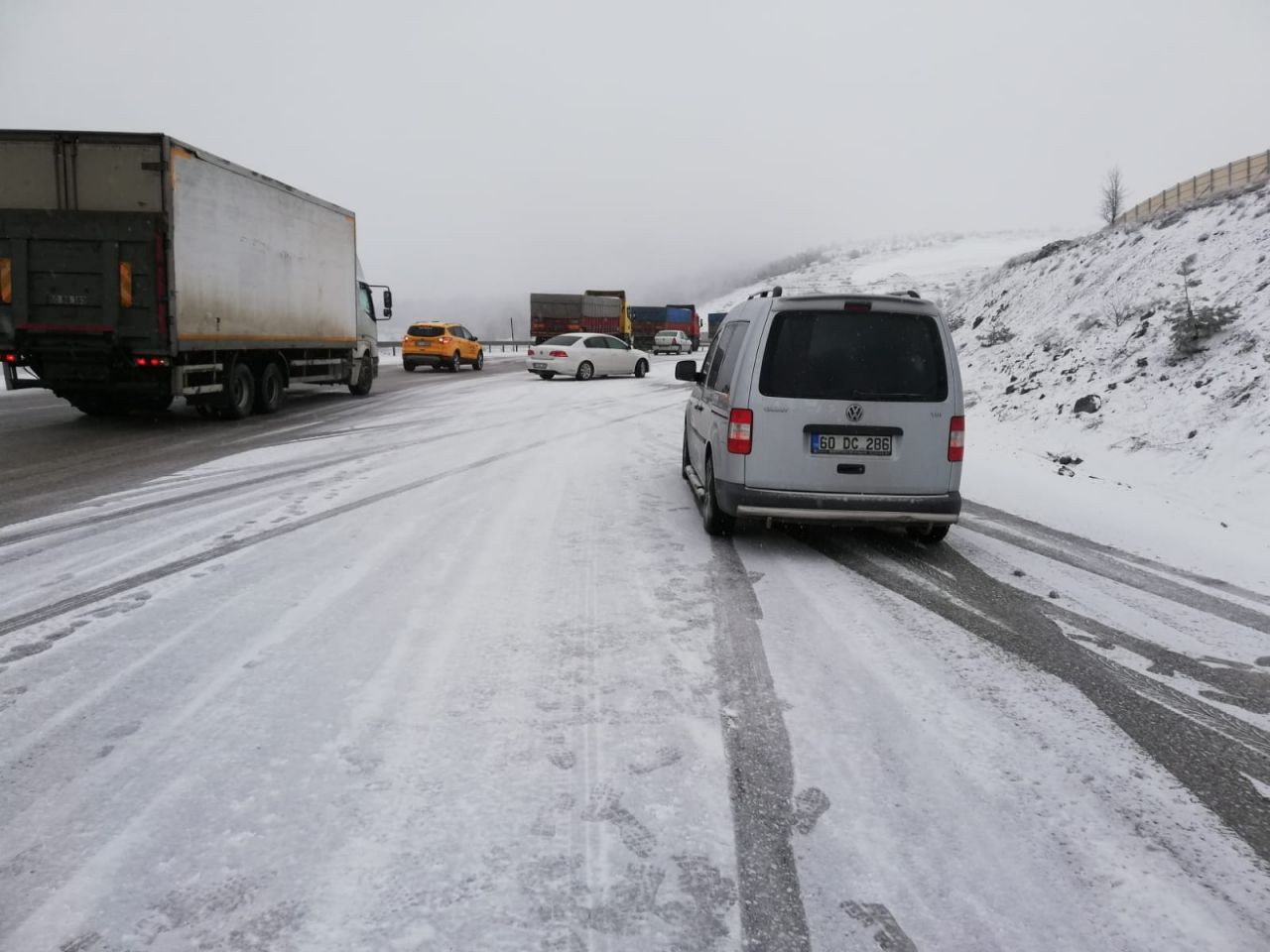 Kar yüzünden yol kapandı - Sayfa 5