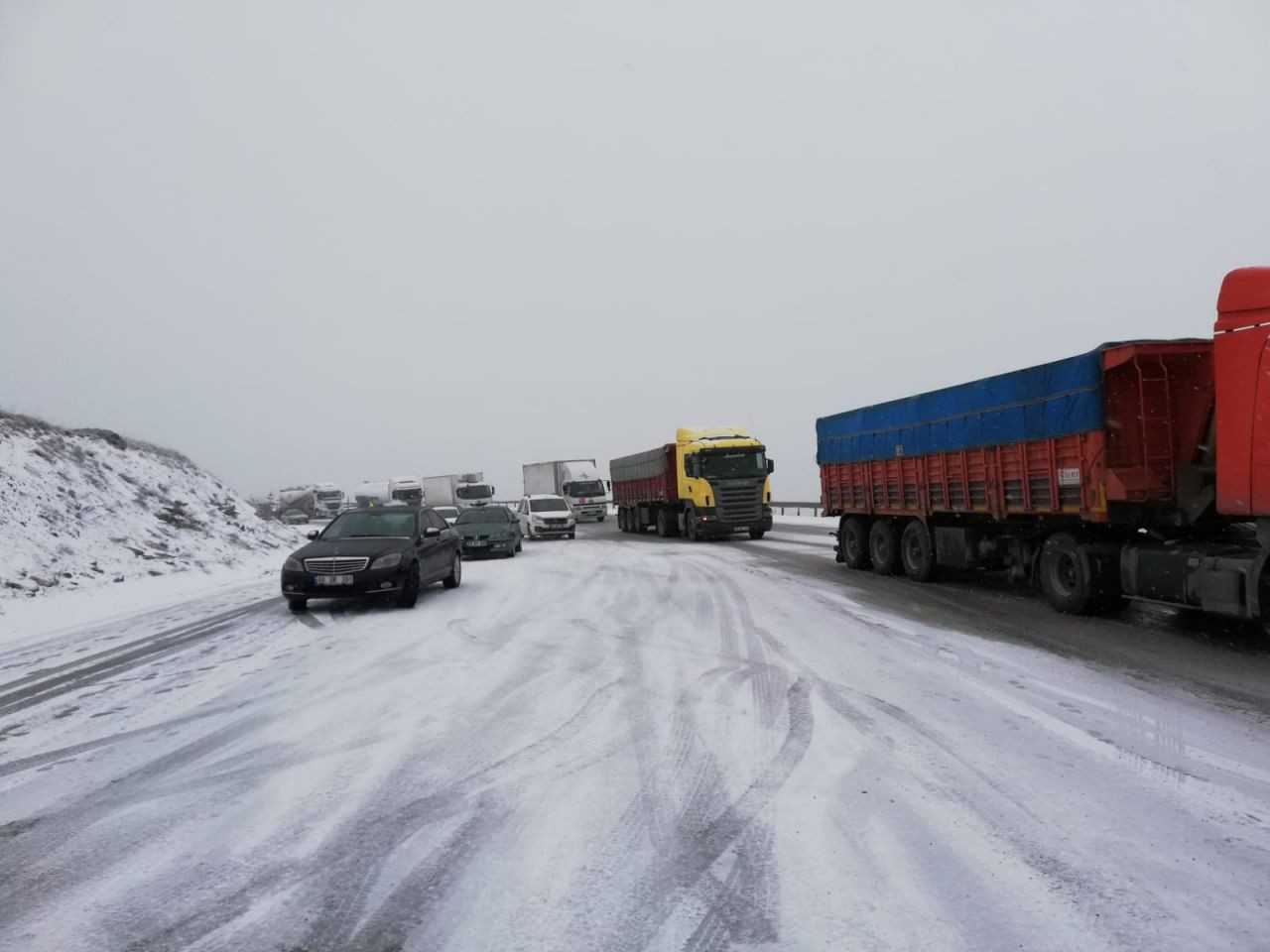 Kar yüzünden yol kapandı - Sayfa 6