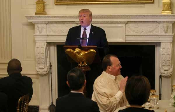 Trump, Beyaz Saray'da iftar verdi - Sayfa 6