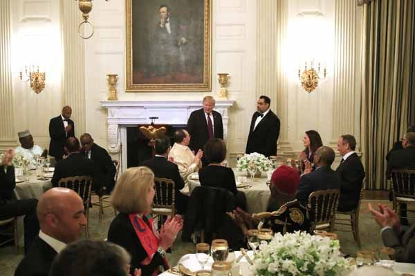 Trump, Beyaz Saray'da iftar verdi - Sayfa 9