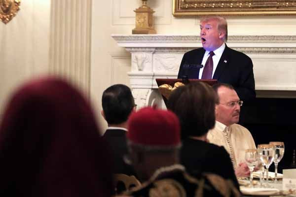 Trump, Beyaz Saray'da iftar verdi - Sayfa 10