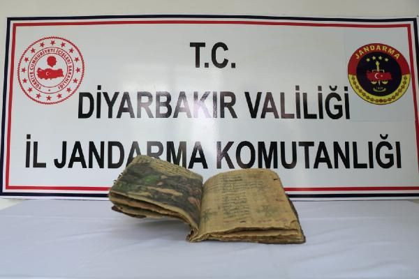 Diyarbakır'da dini motifli kitap ele geçirildi - Sayfa 3
