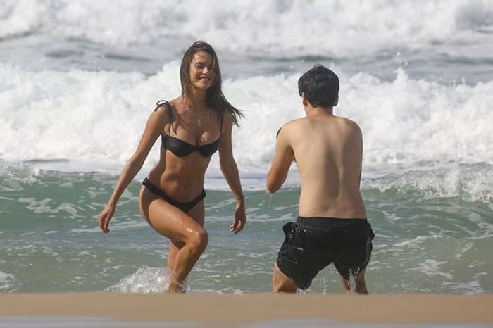 Alessandra Ambrosio saatlerce poz verdi! - Sayfa 17