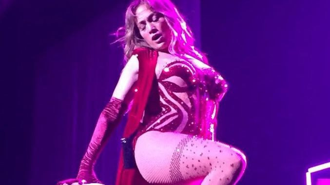 Jennifer Lopez, festivale böyle katıldı - Sayfa 19