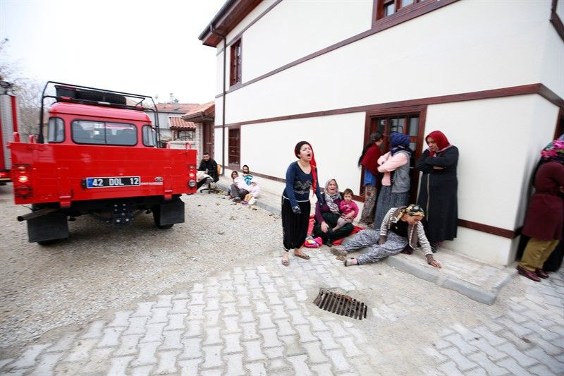 Konya’da 2 katlı ev çöktü! Enkaz altında kalan 3 kişi hayatını kaybetti - Sayfa 6