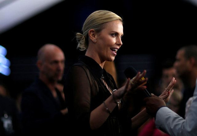 Charlize Theron: Annem babamı öldürdü ve ben bundan hiç utanmıyorum - Sayfa 3