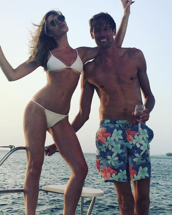 Peter Crouch'ın eşi Abbey Clancy üstsüz poz verdi - Sayfa 1