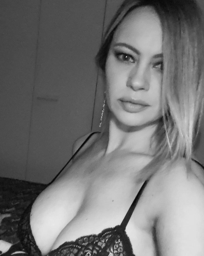 Model Anna Falchi, Lazio'nun Inter galibiyeti sonrası yine soyundu - Sayfa 51