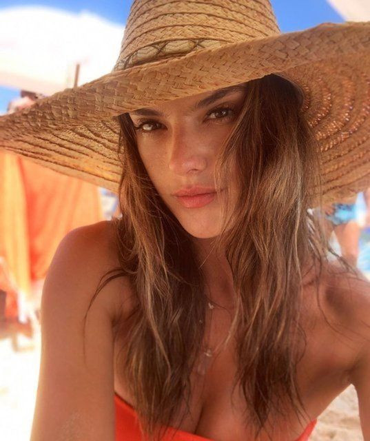 Alessandra Ambrosio vitamin depoladı - Sayfa 1