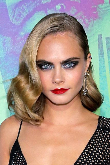 Cara Delevingne telefon numarasını paylaştı - Sayfa 1