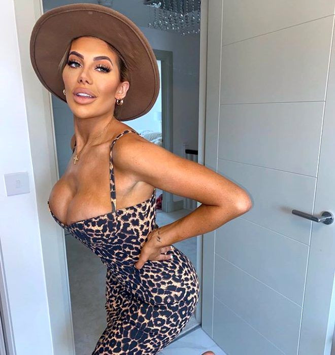 İngiliz oyuncu Chloe Ferry, fit halini köpük banyosu pozuyla sergiledi - Sayfa 12