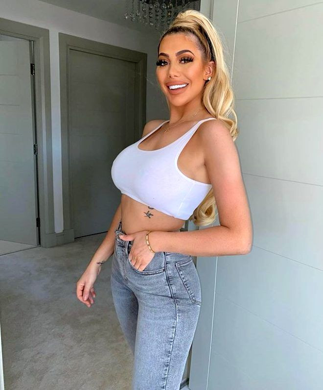 İngiliz oyuncu Chloe Ferry, fit halini köpük banyosu pozuyla sergiledi - Sayfa 7