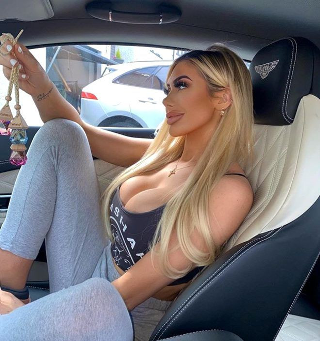 İngiliz oyuncu Chloe Ferry, fit halini köpük banyosu pozuyla sergiledi - Sayfa 9