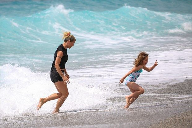 Michelle Hunziker tatil sezonunu açtı - Sayfa 2