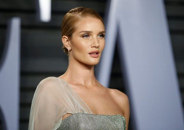 Rosie Huntington-Whiteley sezonu açtı - Sayfa 1