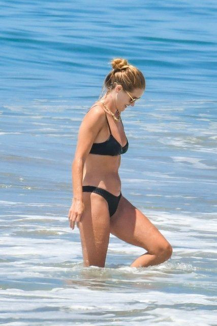 Rosie Huntington-Whiteley sezonu açtı - Sayfa 3