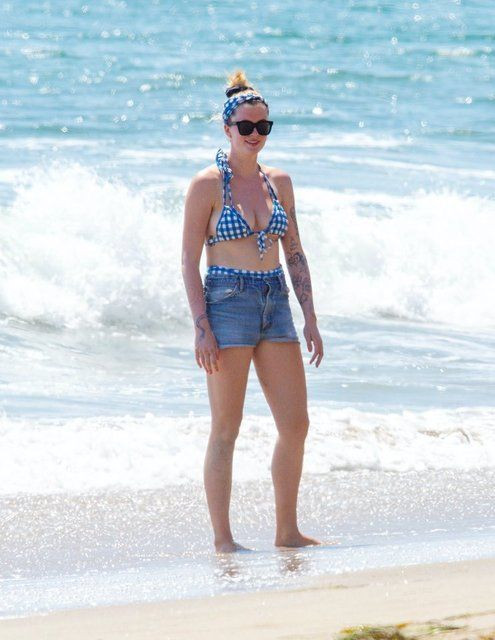 Ireland Baldwin sevgilisiyle plaja indi - Sayfa 6