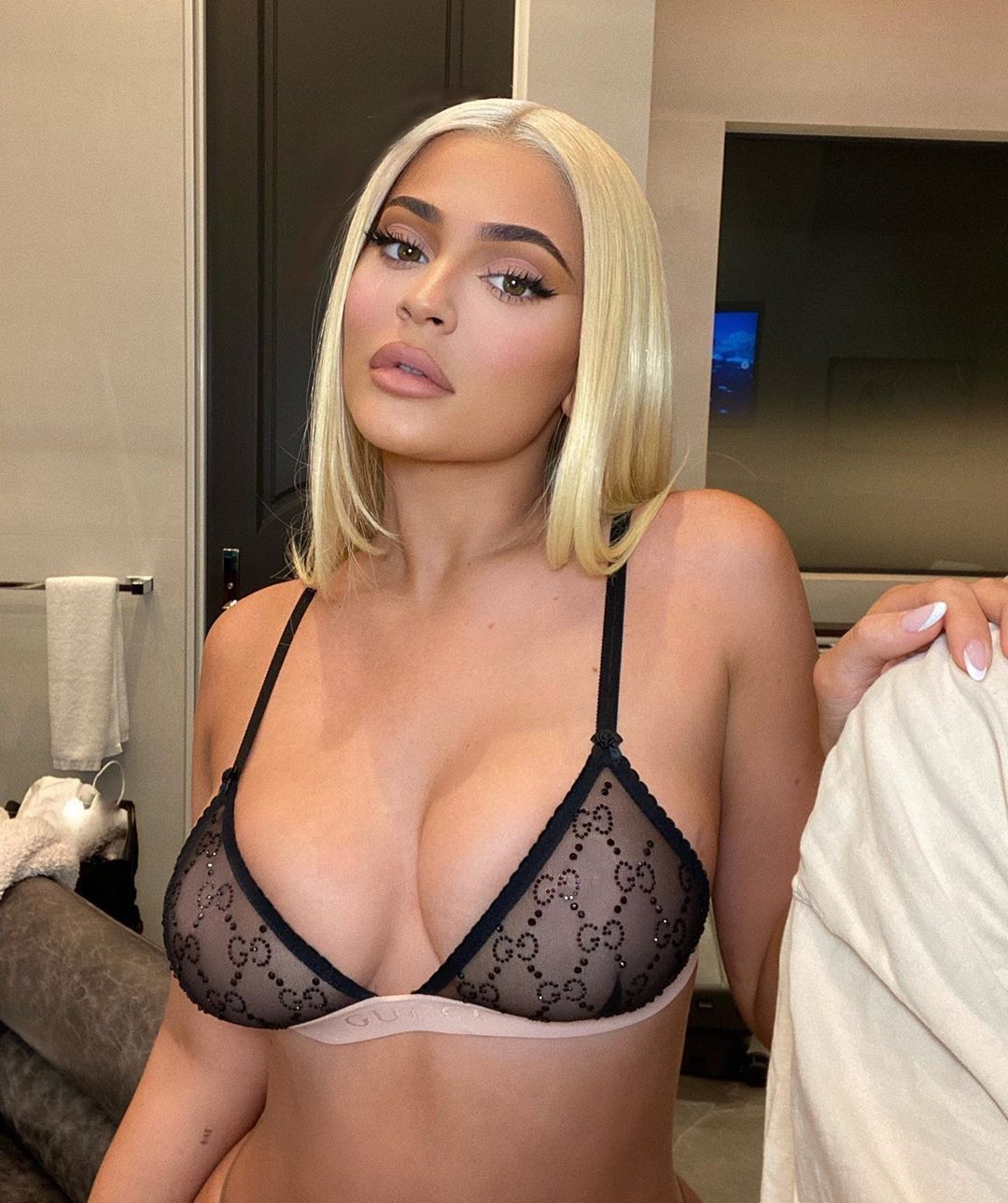 Kylie Jenner ablası Kim Kardashian'ın izinde - Sayfa 10