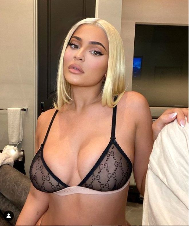 Turuncu bikinisiyle dağa çıkan genç milyarder Kylie Jenner manzaraya hayran kaldı: Gerçek olamaz! - Sayfa 9