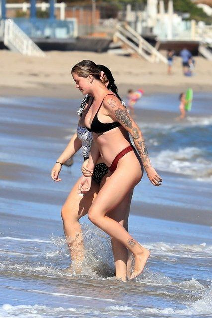 Ireland Baldwin denizde deve güreşi yaptı - Sayfa 3