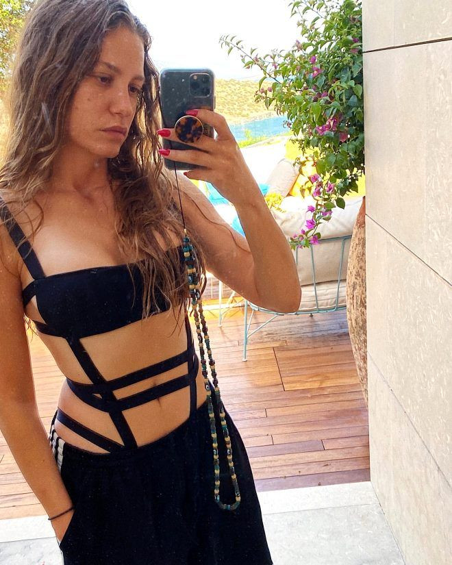 Serenay Sarıkaya'nın makyajsız hali! Olumsuz yorumların hedefi oldu - Sayfa 6