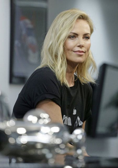 Charlize Theron: Bir erkeğe ihtiyacım yok - Sayfa 2