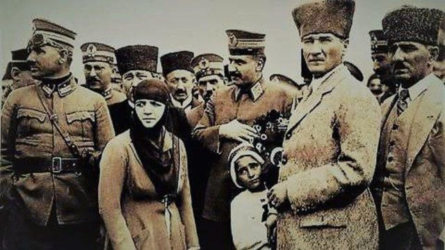 Ünlülerden 30 Ağustos Zafer Bayramı paylaşımları - Sayfa 10