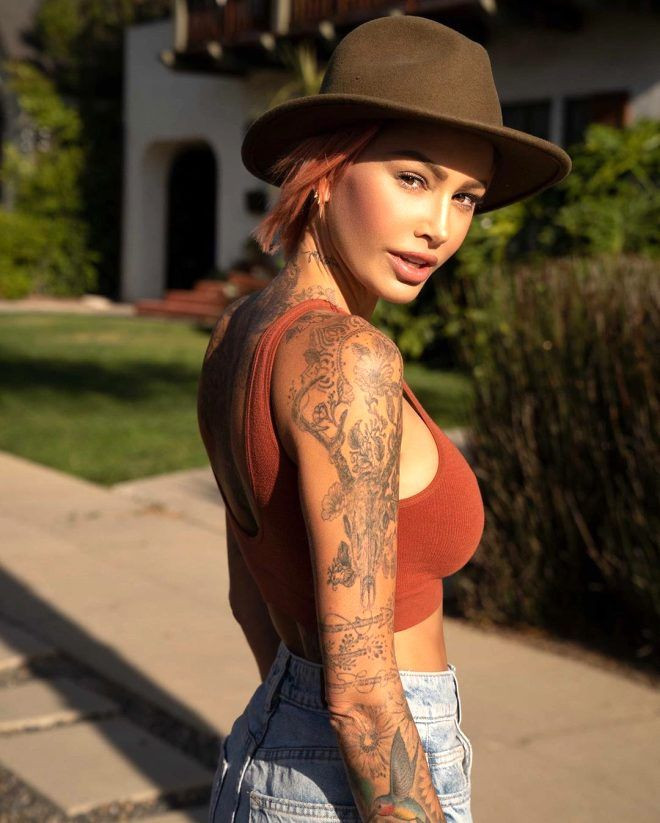 Ünlü model Tina Louise, denizden çıktığına çıkacağına pişman oldu! - Sayfa 6