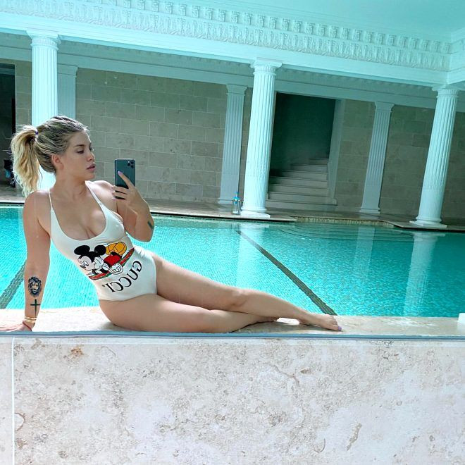 Tanga bikiniden vazgeçmeyen Wanda Nara'nın takipçisinin yorumuna verdiği yanıt şaşırttı - Sayfa 7