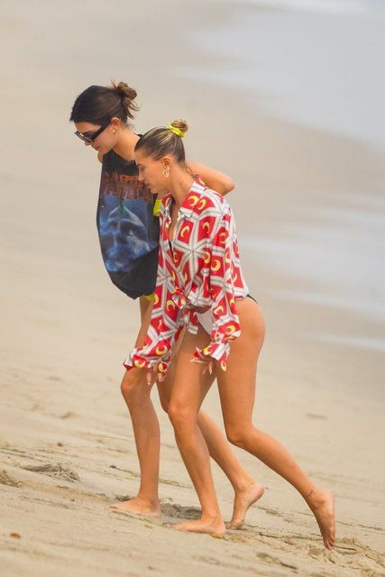 Malibu güzelleri: Kendall Jenner ve Hailey Baldwin - Sayfa 4