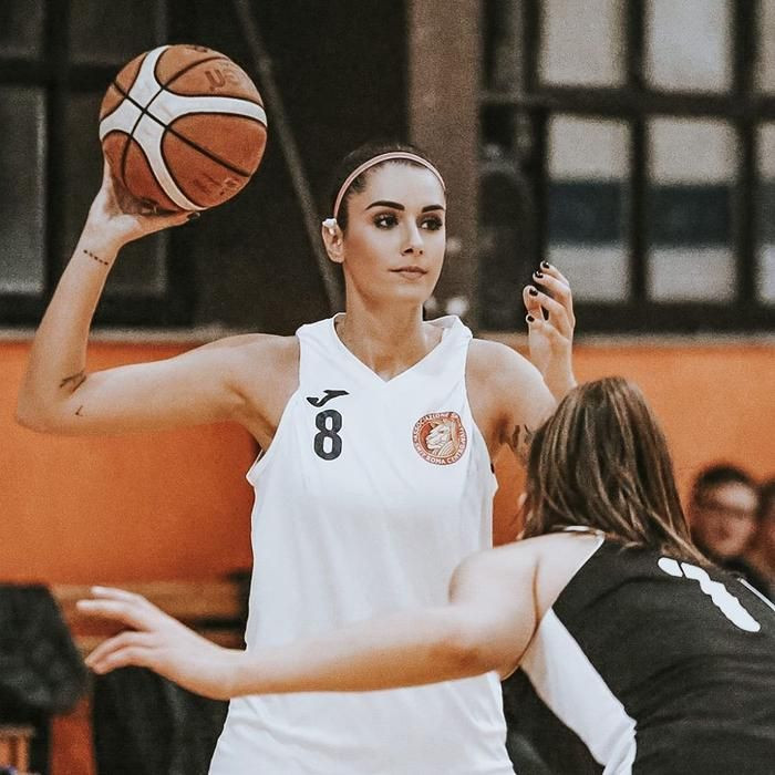 Güzel basketbolcu Valentina Vignali, müstehcen fotoğraflarını çeken kaptanı ifşa etti - Sayfa 1