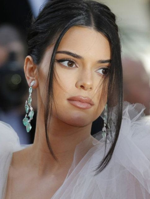 Kendall Jenner'dan maskeli mesaj - Sayfa 7