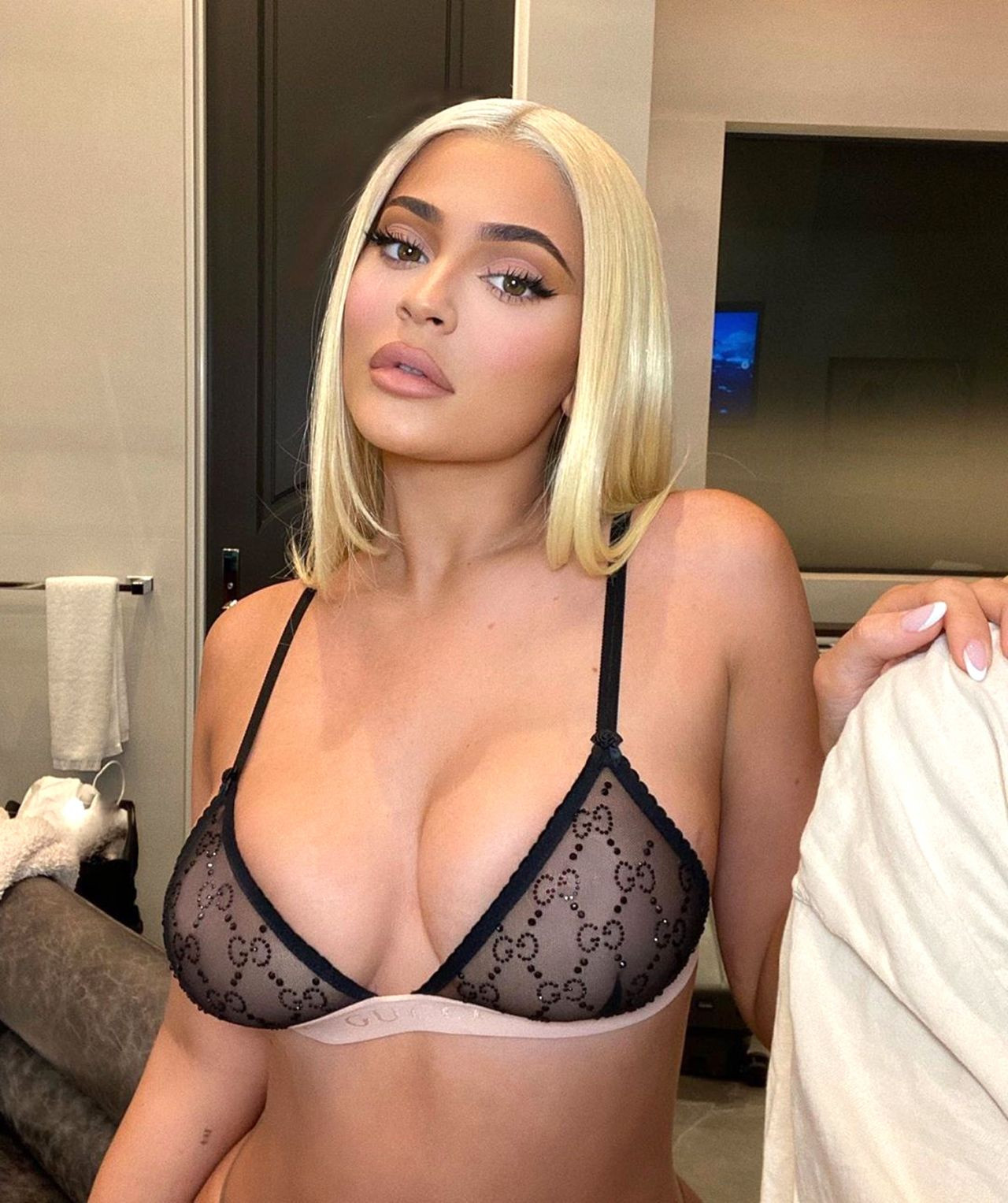 Kylie Jenner, eski halini paylaşan Kim Kardashian'a tepki gösterdi: Hemen sil bunu - Sayfa 10