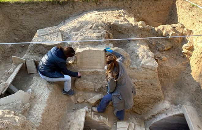 Anıt mezarın üstündeki mesajı gören arkeologlar 1500 yıllık uyarıyla karşılaştı - Sayfa 7