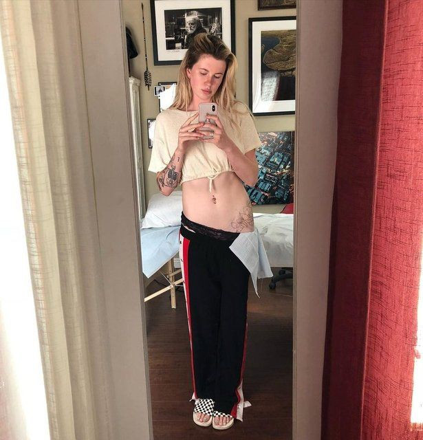 Ireland Baldwin dövmesini sergiledi - Sayfa 2