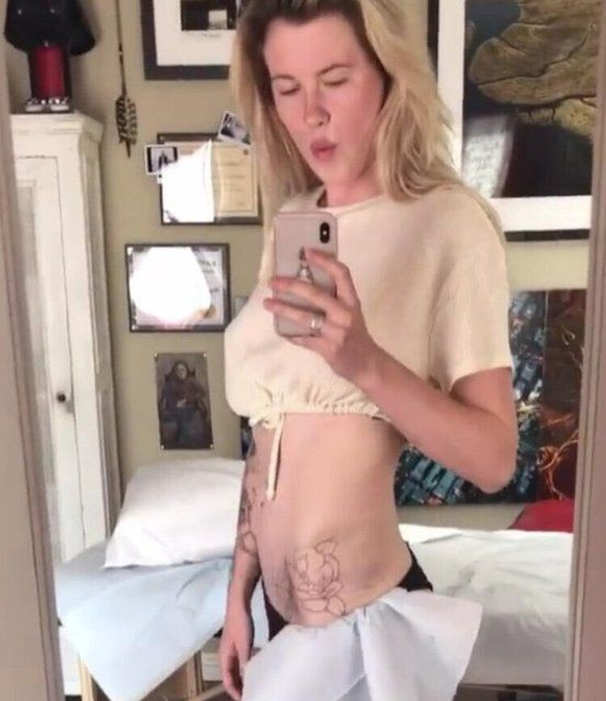 Ireland Baldwin dövmesini sergiledi - Sayfa 3