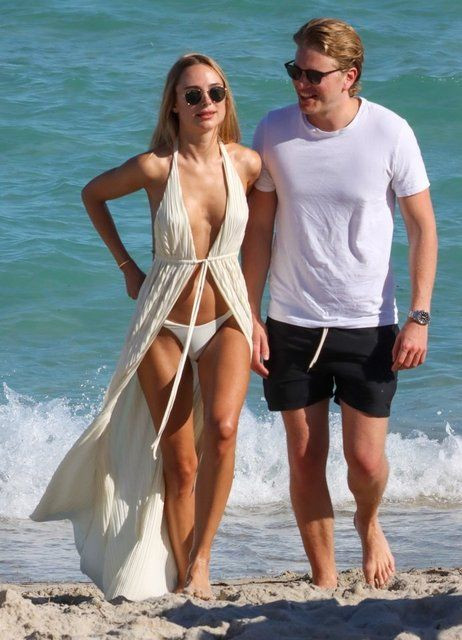 Kimberley Garner'ın plaj romantizmi - Sayfa 1