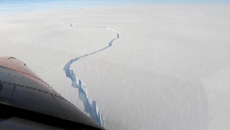 Antarktika’da korkutan görüntü! 1,270 kilometrekarelik buzul, kopma noktasına geldi - Sayfa 3