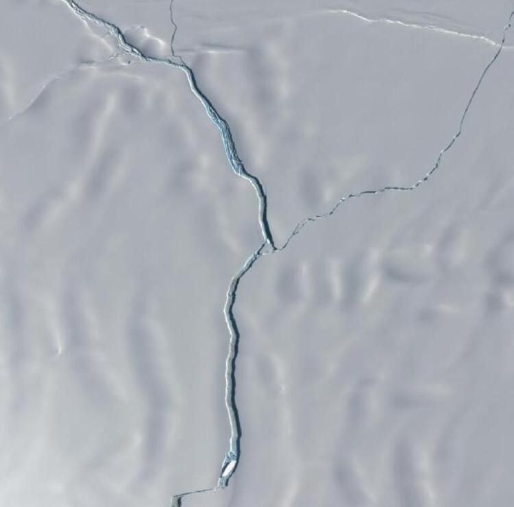 Antarktika’da korkutan görüntü! 1,270 kilometrekarelik buzul, kopma noktasına geldi - Sayfa 2