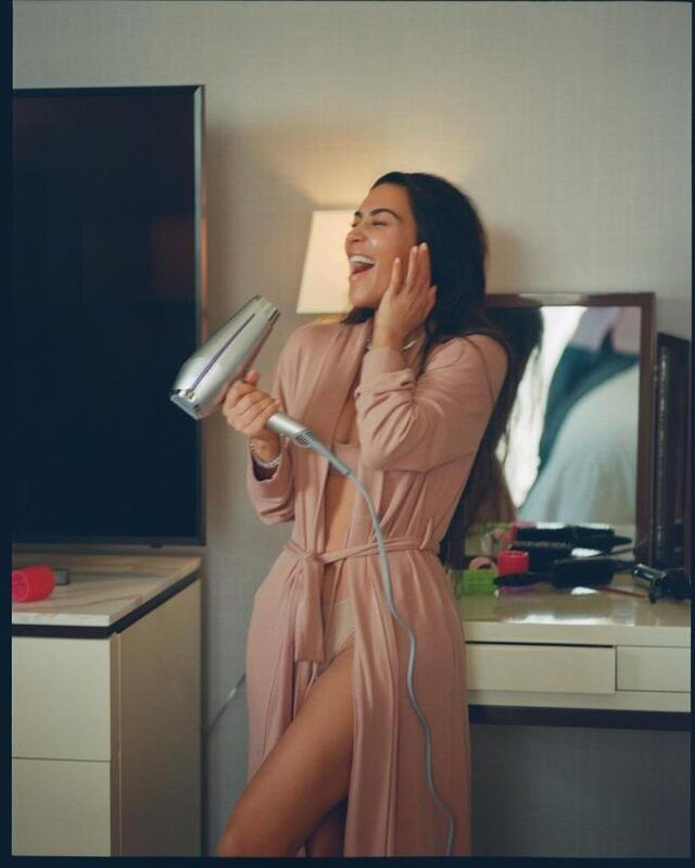 Kim Kardashian bornozlu pozlarıyla hayranlarını mest etti - Sayfa 3