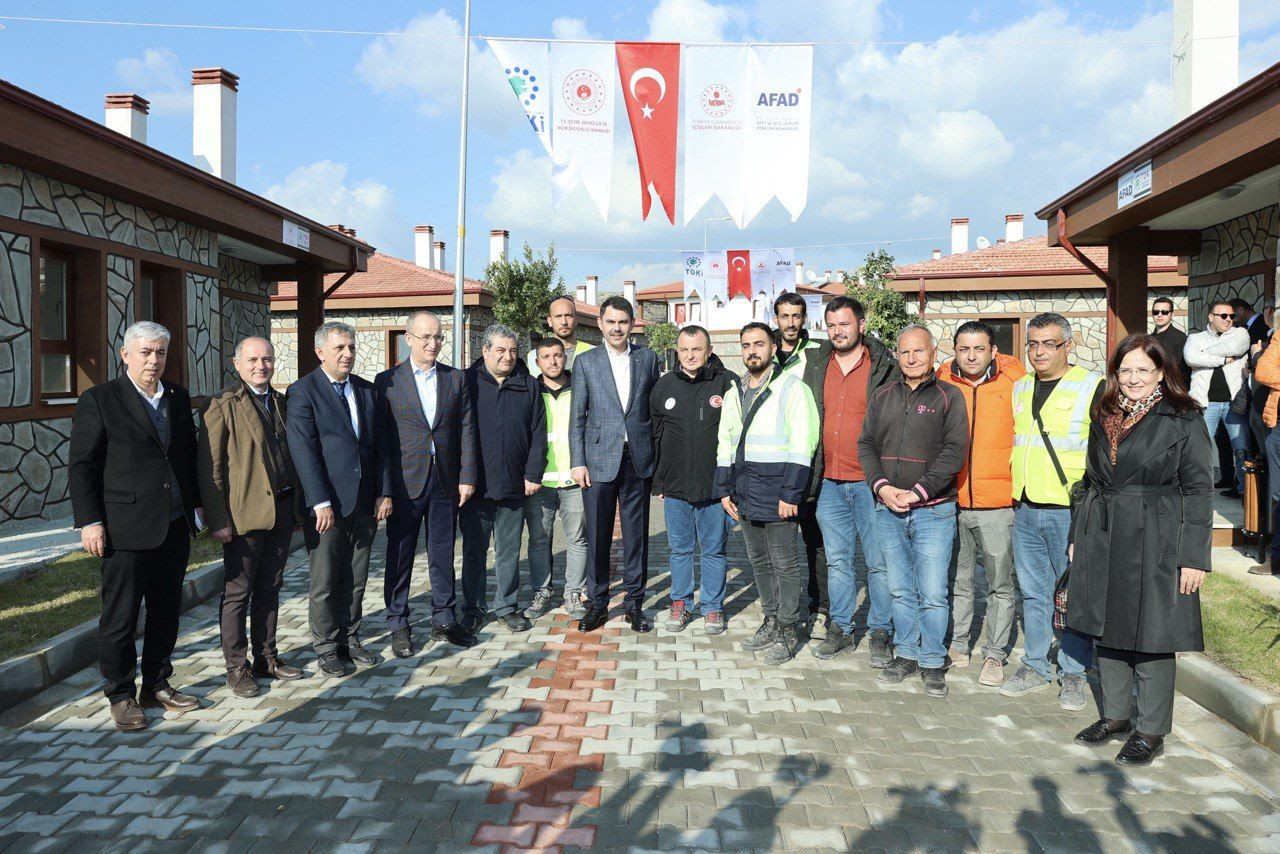 Bakan Kurum Antalya Manavgat'ta afetzedeleri ziyaret etti - Sayfa 3