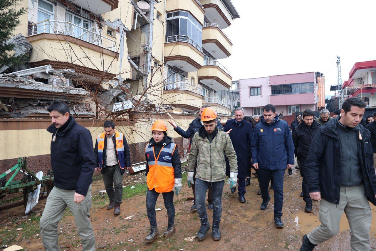 Bakan Kurum: Gaziantep’te 900 binamızın ağır hasarlı ve yıkık olduğunun tespitini yaptık - Sayfa 4