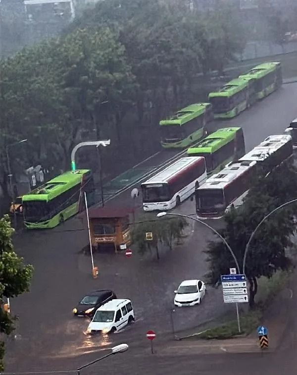 Samsun'da sağanak: Yollar göle döndü, su baskınları yaşandı - Sayfa 4